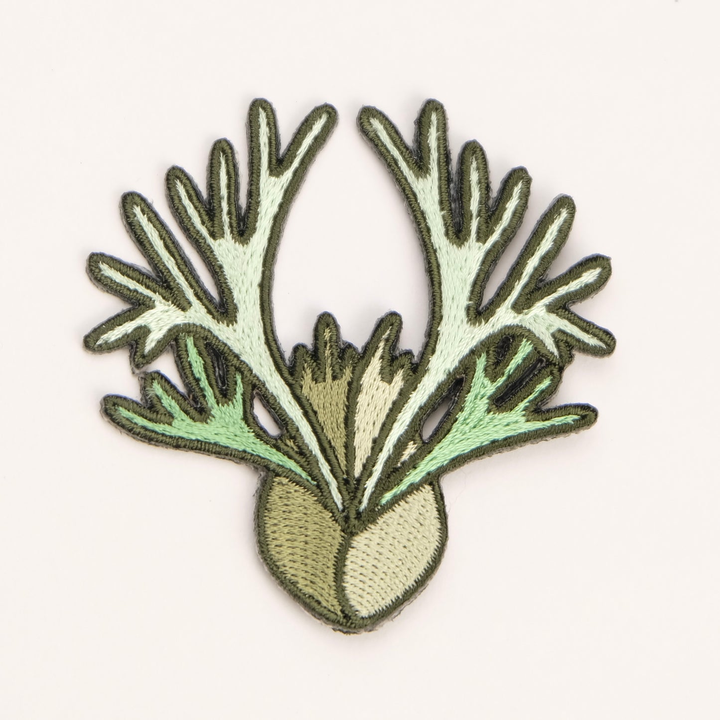 刺繡布章 (銀路鹿角蕨)
